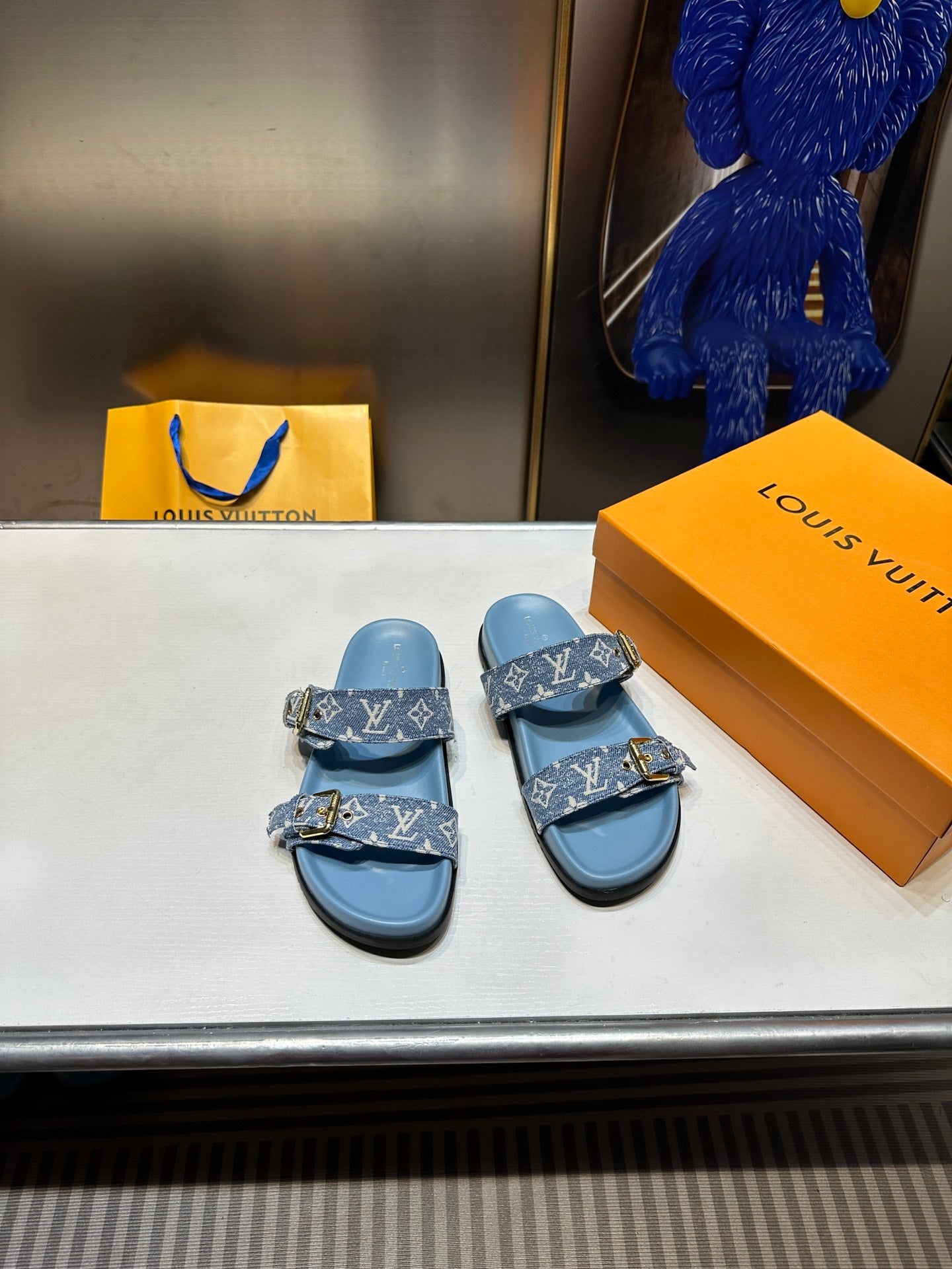 Z1ZE10 Popular sandals