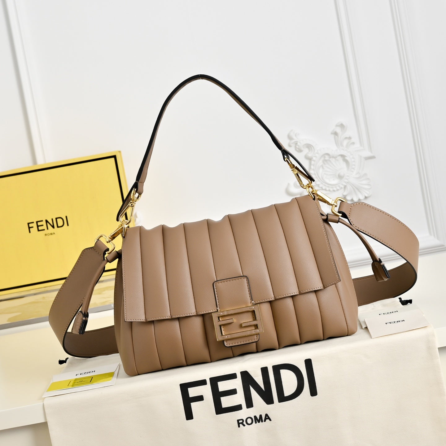 B1P36F106 Popular leather bag