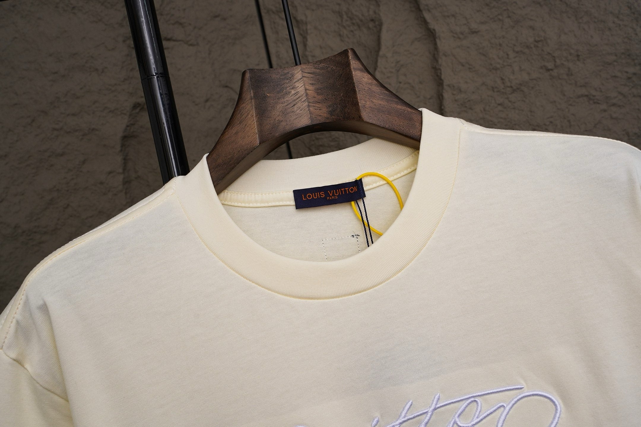 U1R76E19 Popular T-shirts