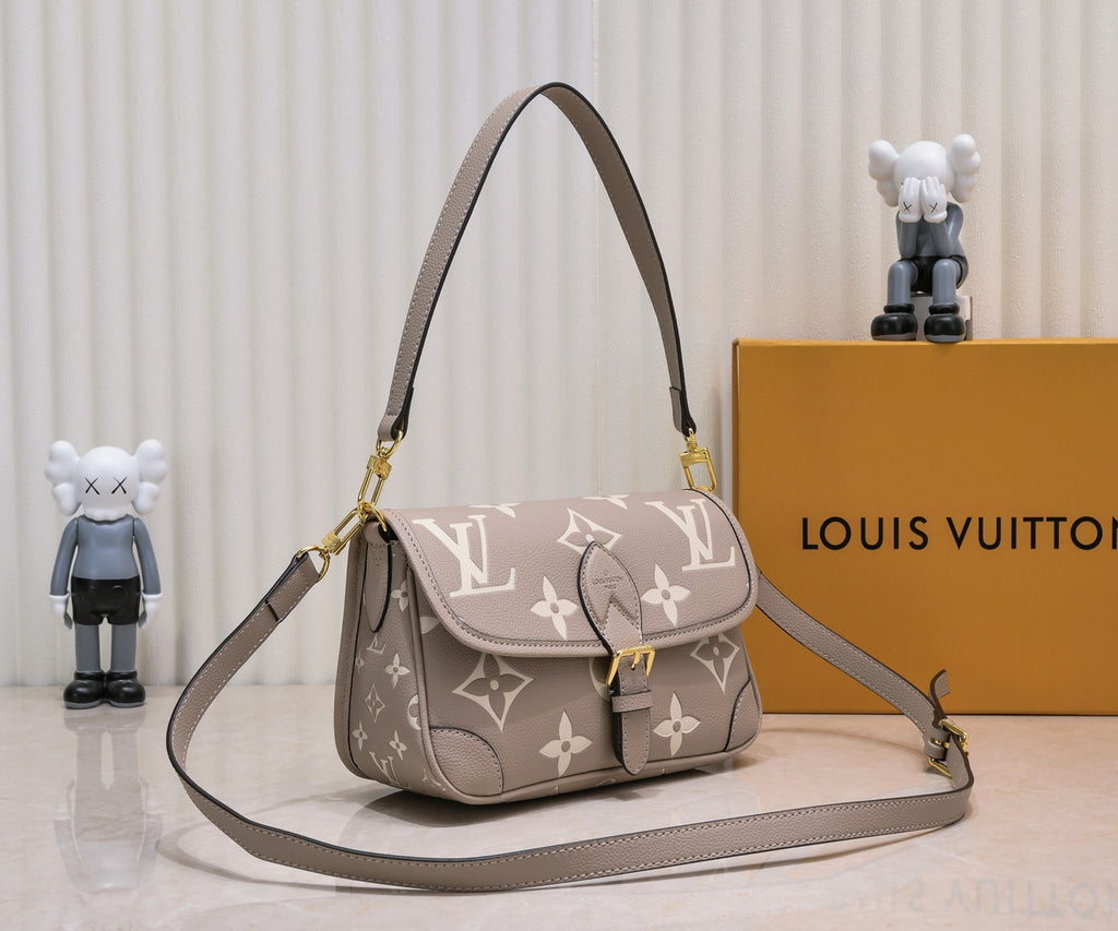 B1P36E40 Popular leather bag