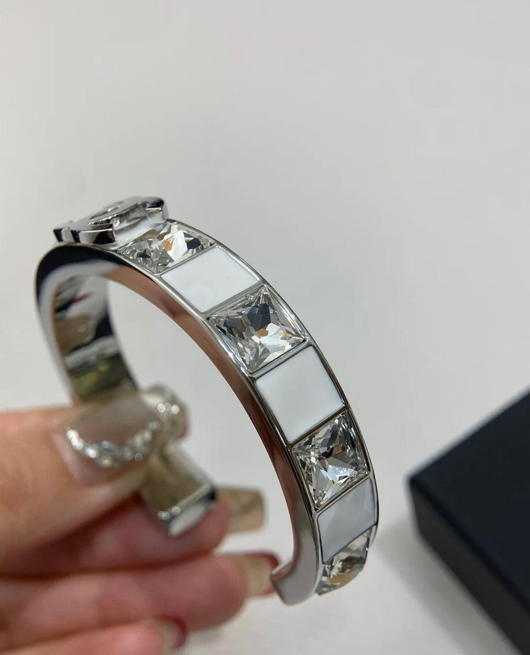 X1Q85C76K  Popular Bracelets