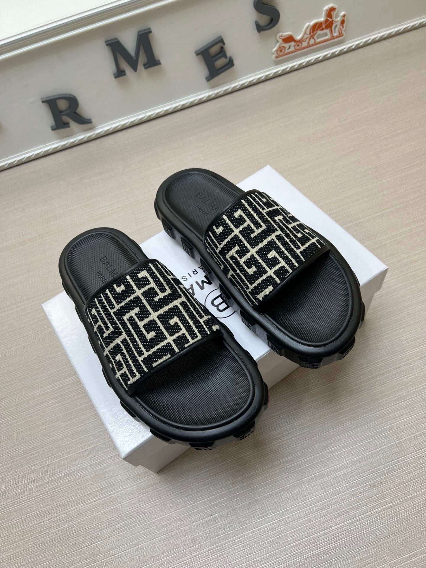Z5ZA21 Popular slippers