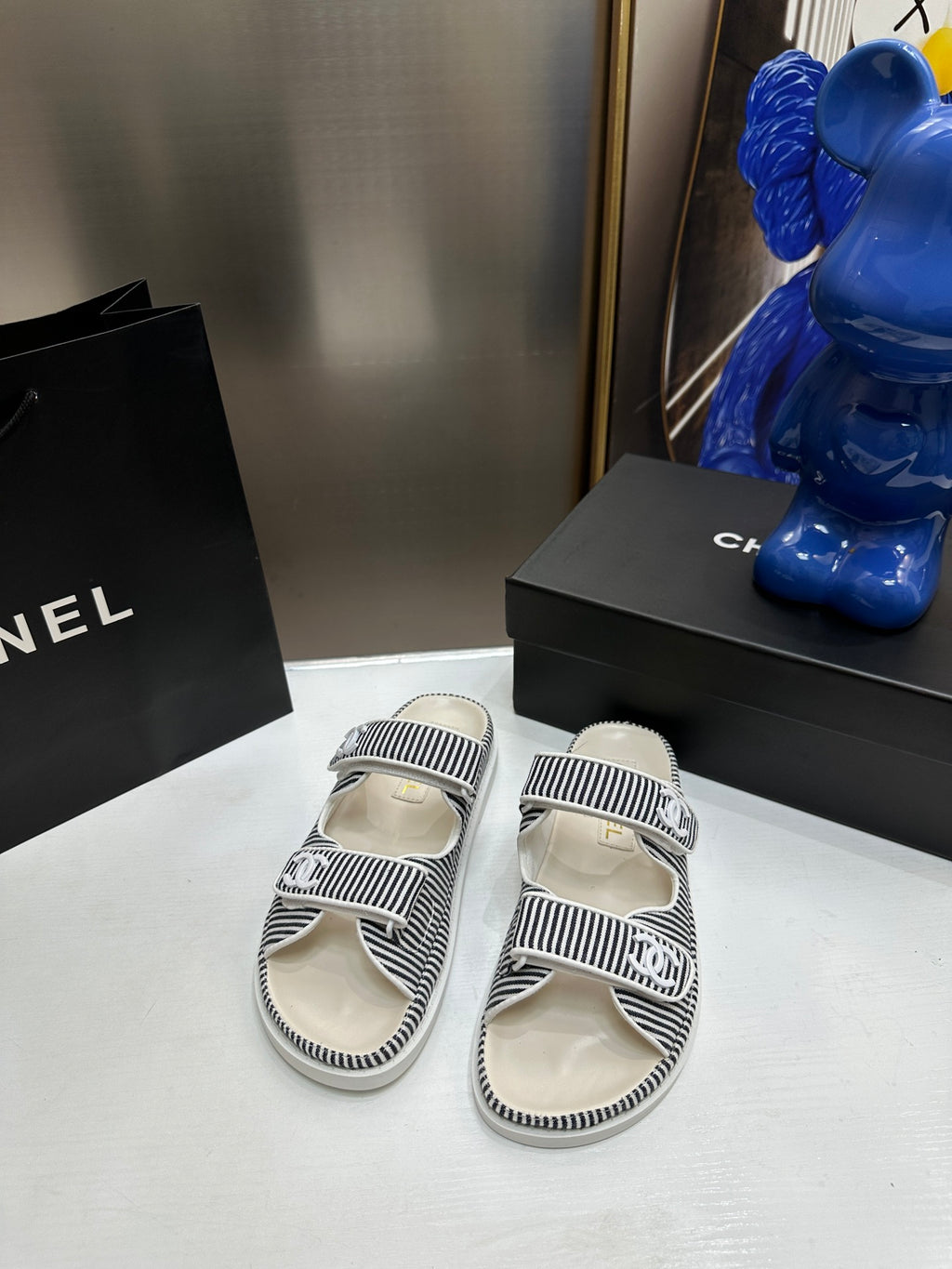 Z1R45C1  Popular sandals
