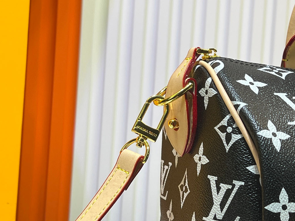 B1X55E17 Popular  leather bag