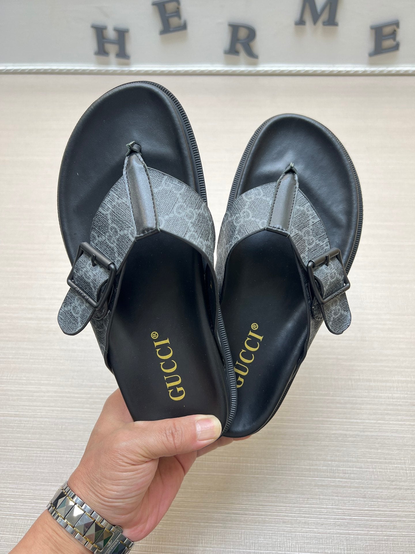 Z5ZB92 Popular slippers