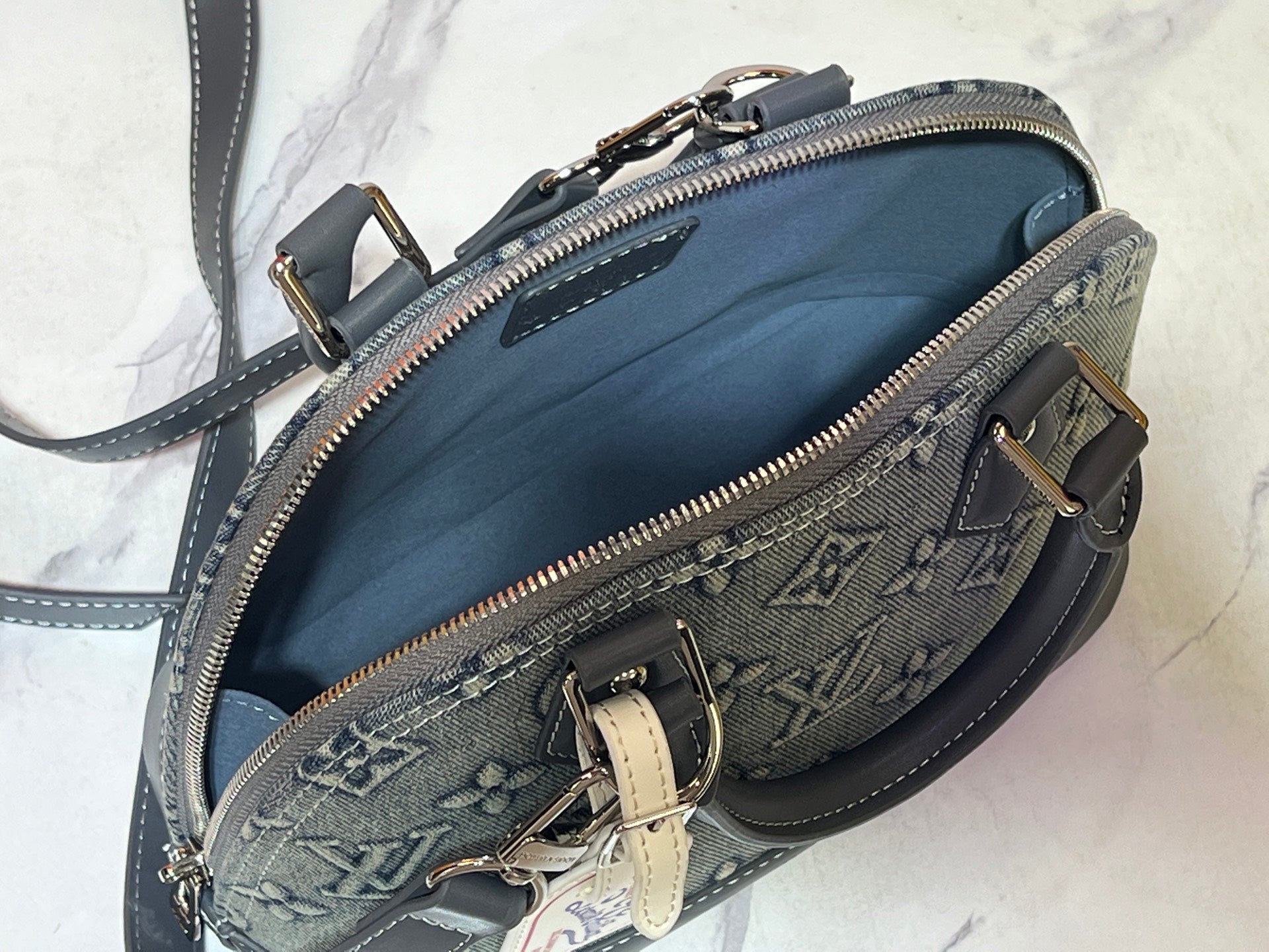 B1P46E105 Popular denim materials bag
