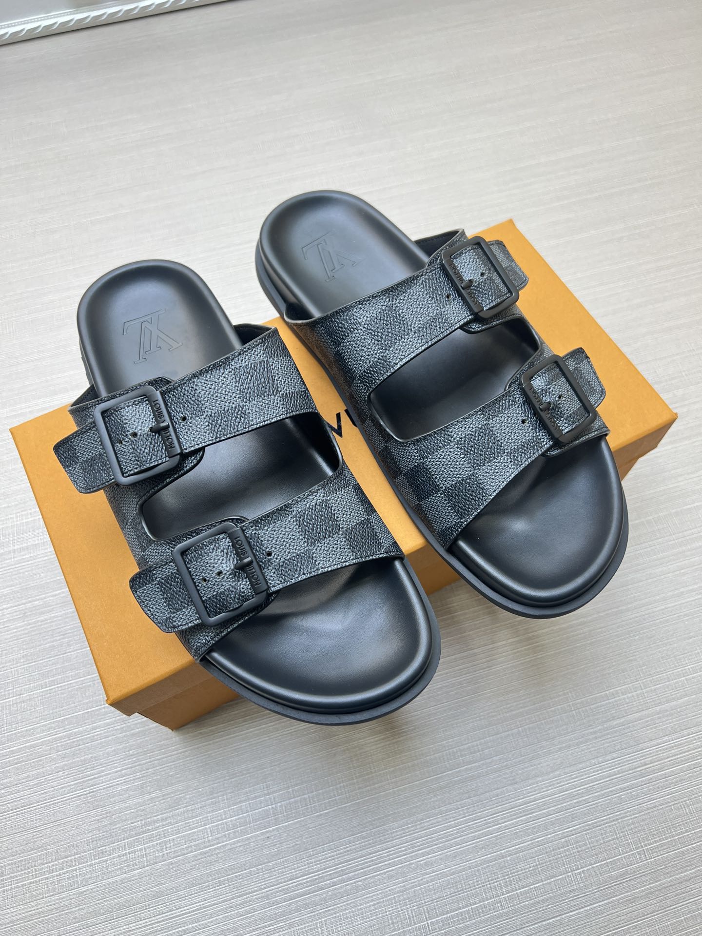 Z5ZE59 Popular slippers