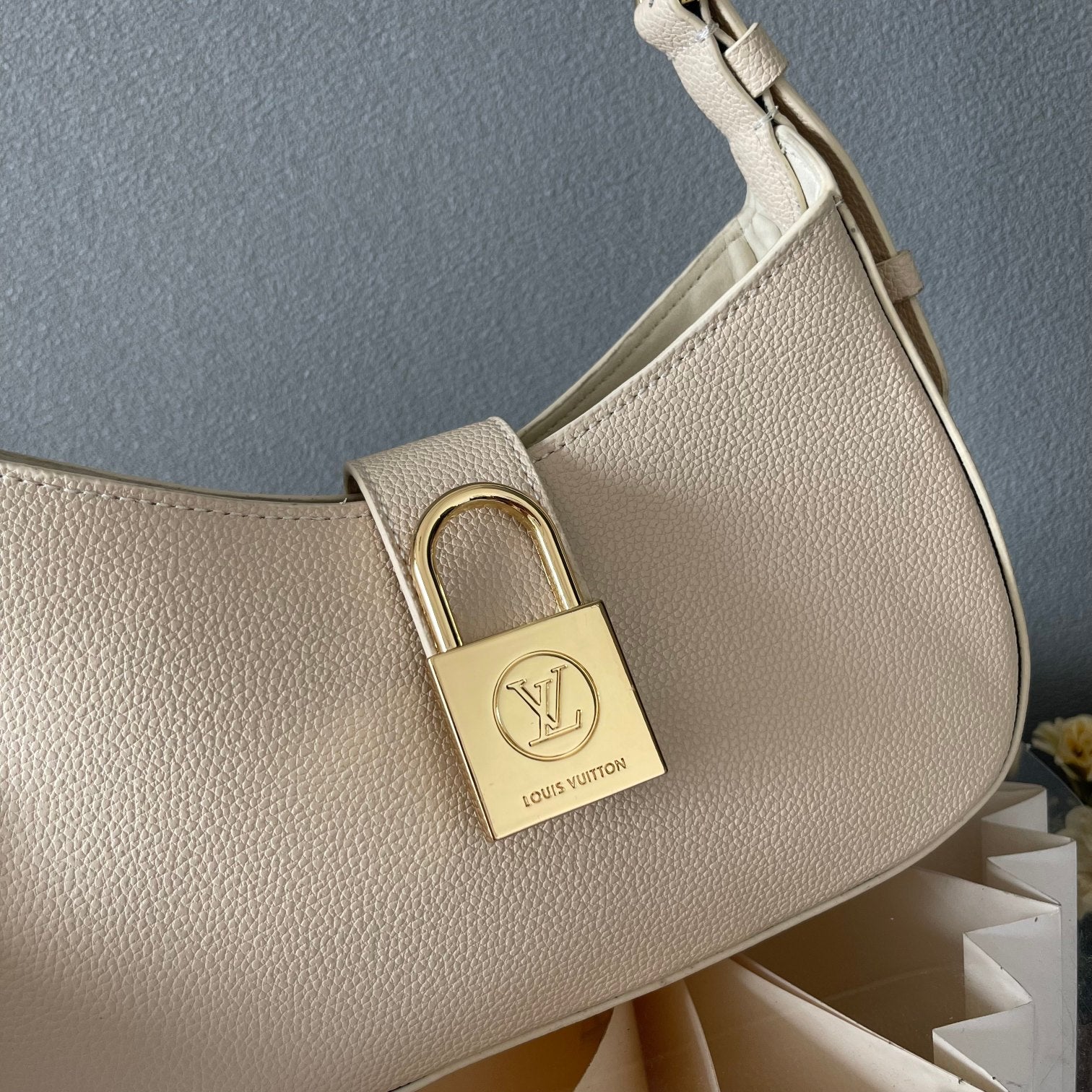 B1X44C416 Popular leather bag