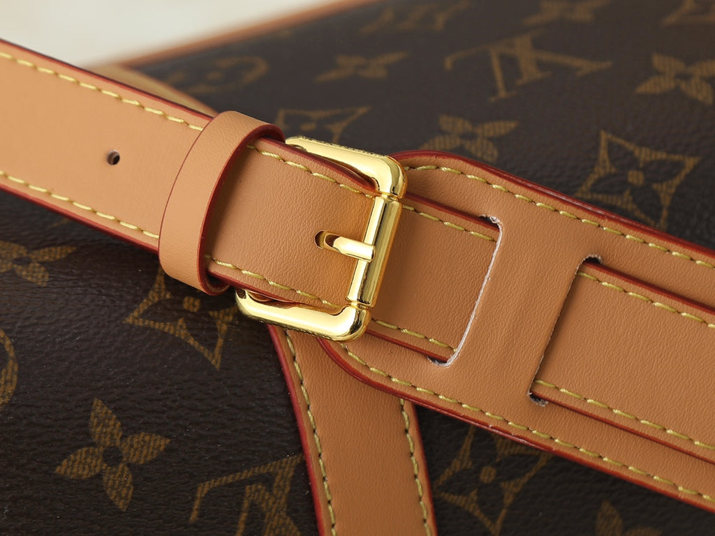 B1R76E56 Popular leather bag