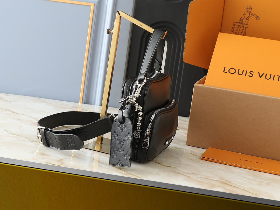 B1P46E108 Popular leather bag