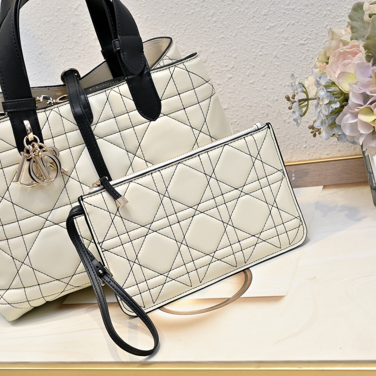 B1R76D40 Popular leather bag