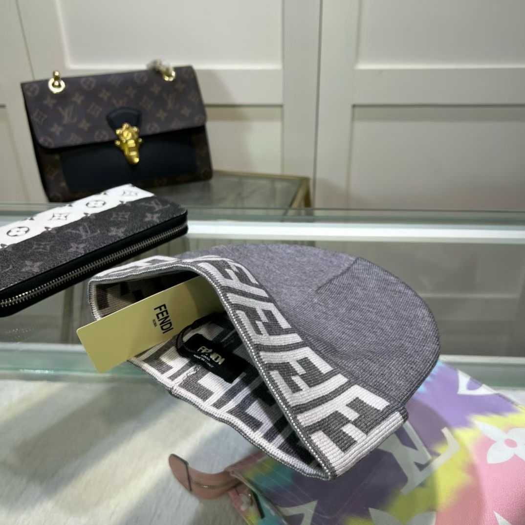 M1R86F32 Popular hats