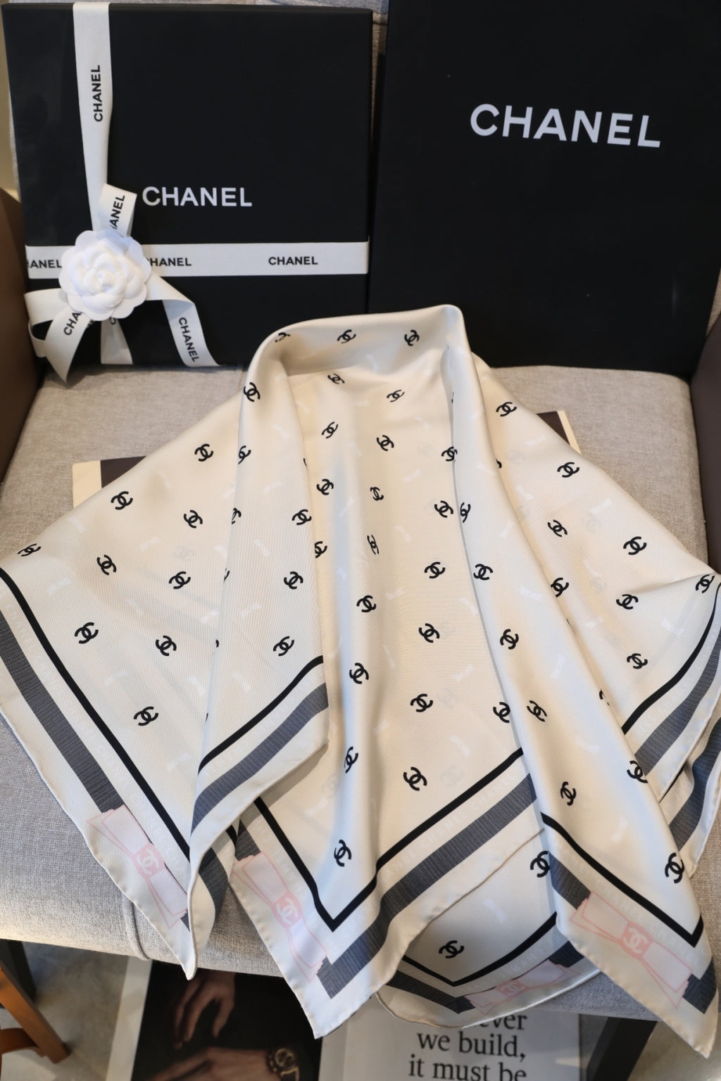 W1N46C15 Popular Silk Scarve