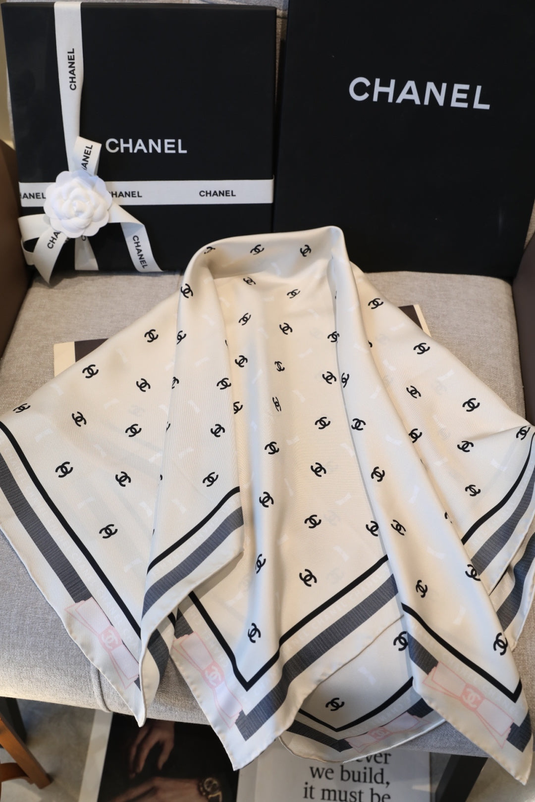 W1N46C15 Popular Silk Scarve