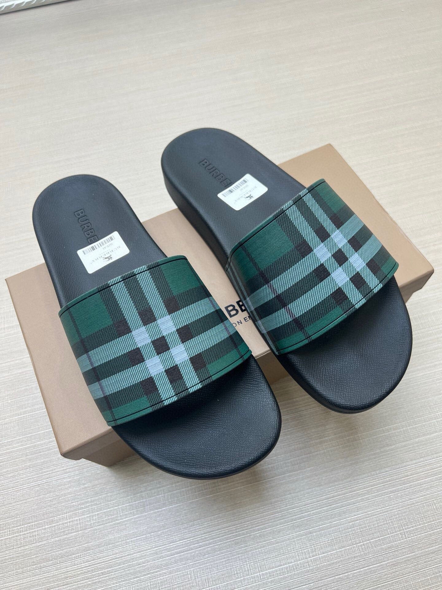 Z5Z35R251 Popular Slippers