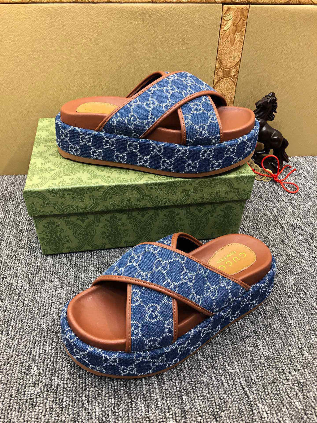 Z5YB69 Popular Slippers