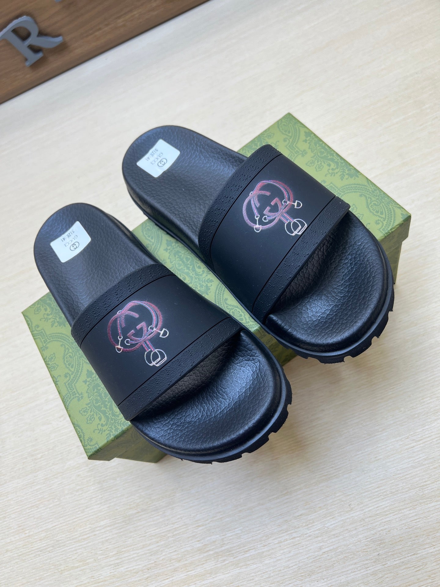 Z5R66B25 Popular Slippers
