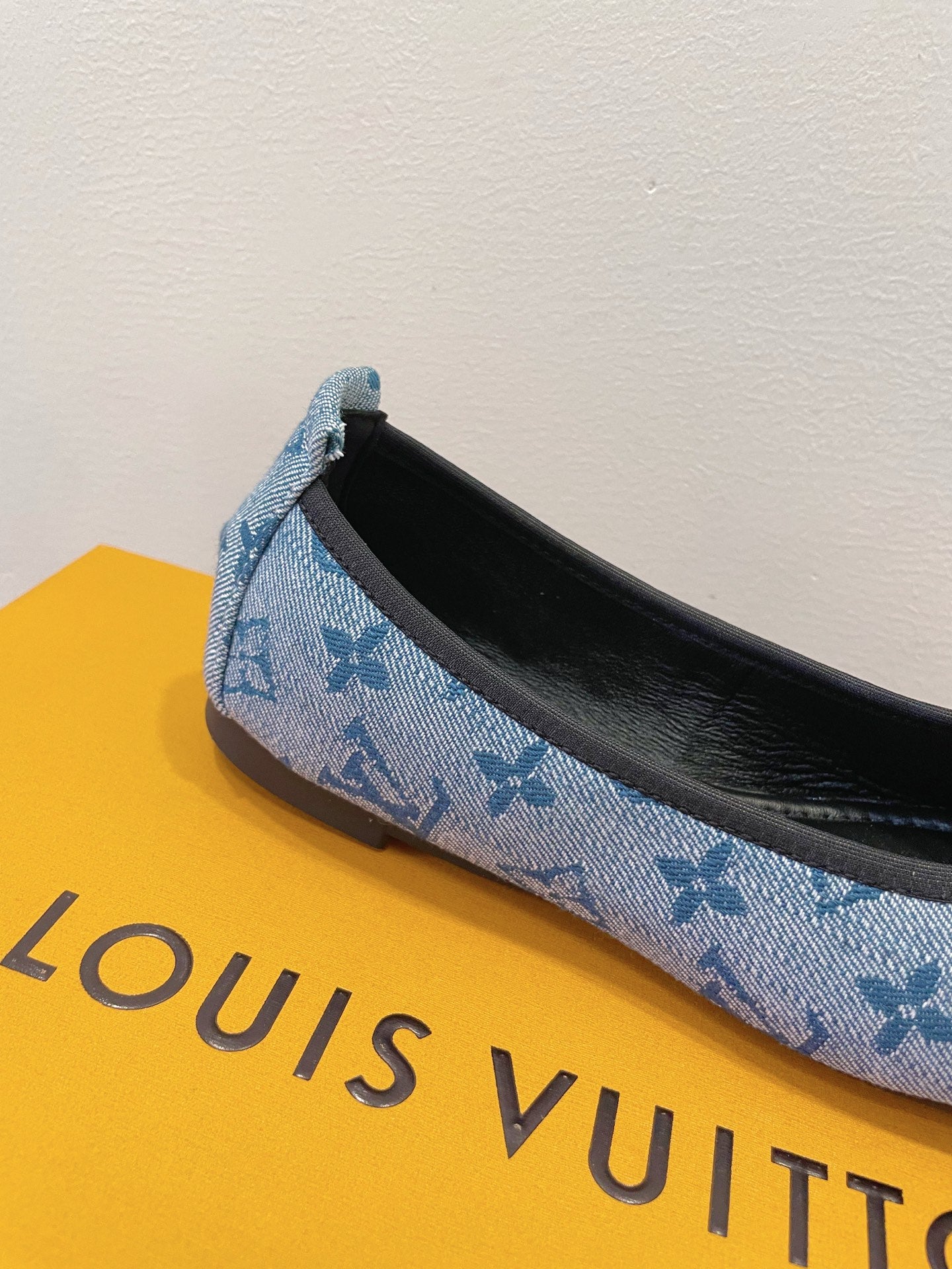 Z2Q95E105 Popular high-quality  shoes