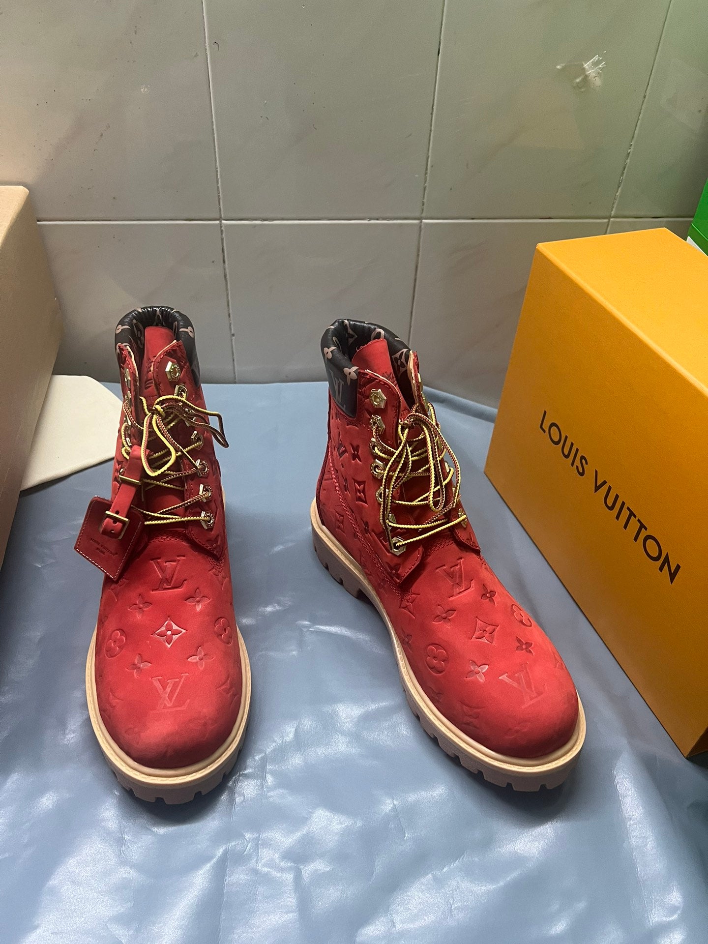 Z2Q105E382 Popular high-quality leather Boots