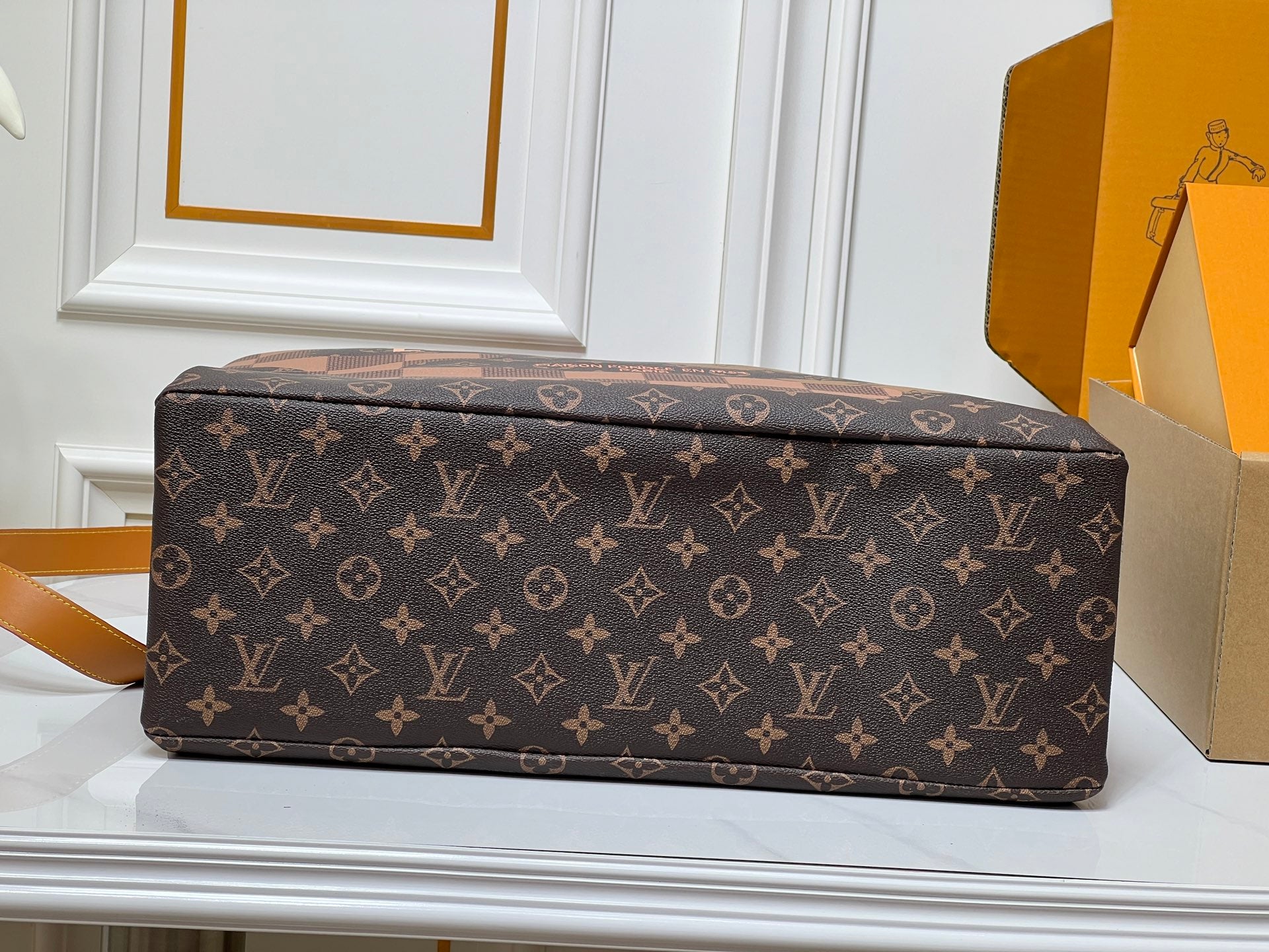 B1P46E81 Popular leather bag