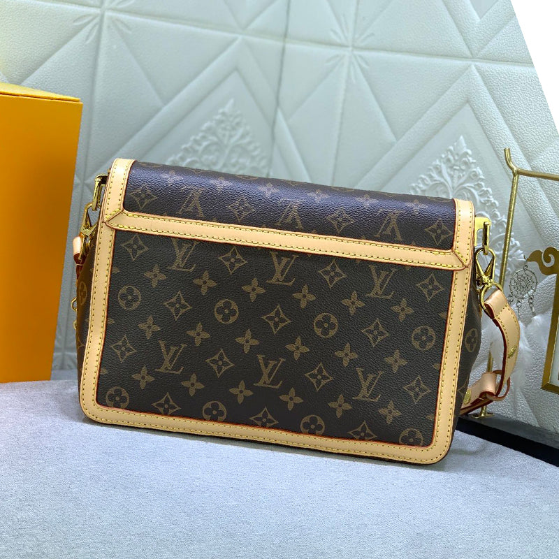 B12X44E344 Popular  leather bag 
