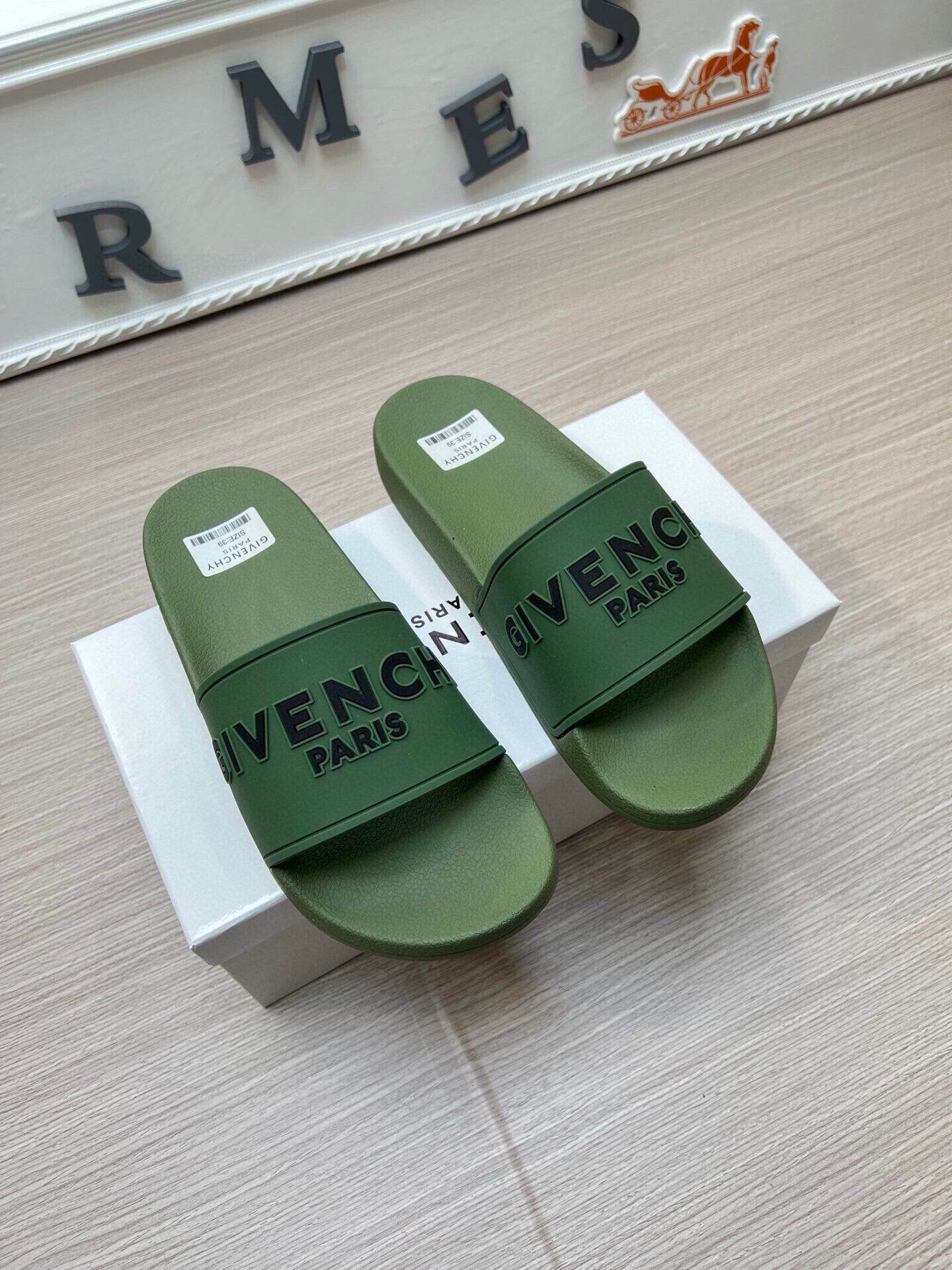 Z5Z35GV263  Popular Slippers