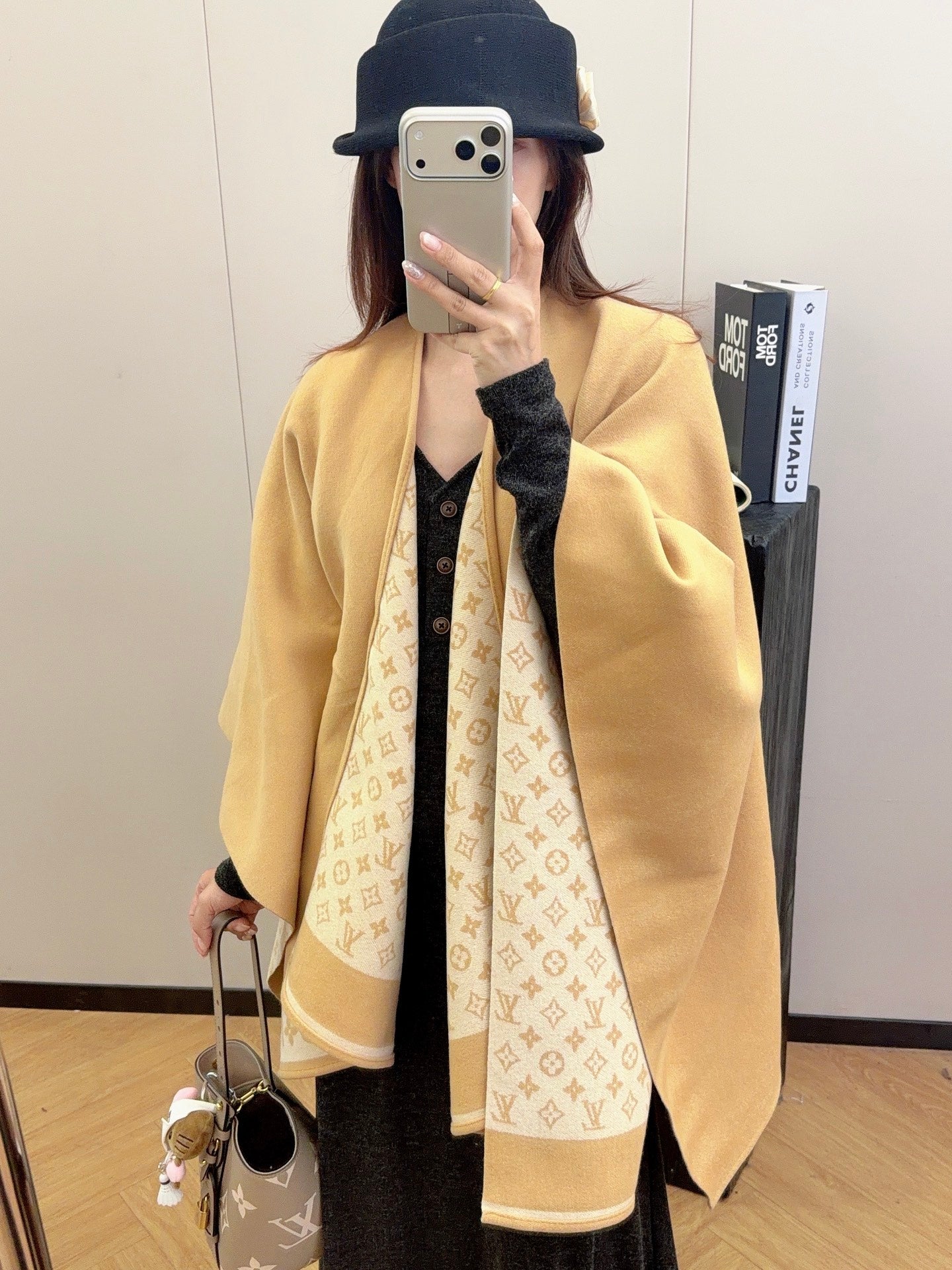 W1R86E63 Popular cape