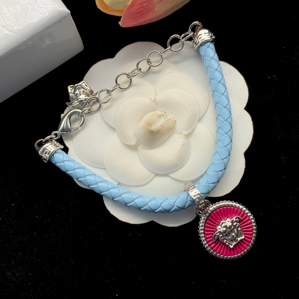 X1Q85V370X Popular Necklaces. Bracelets