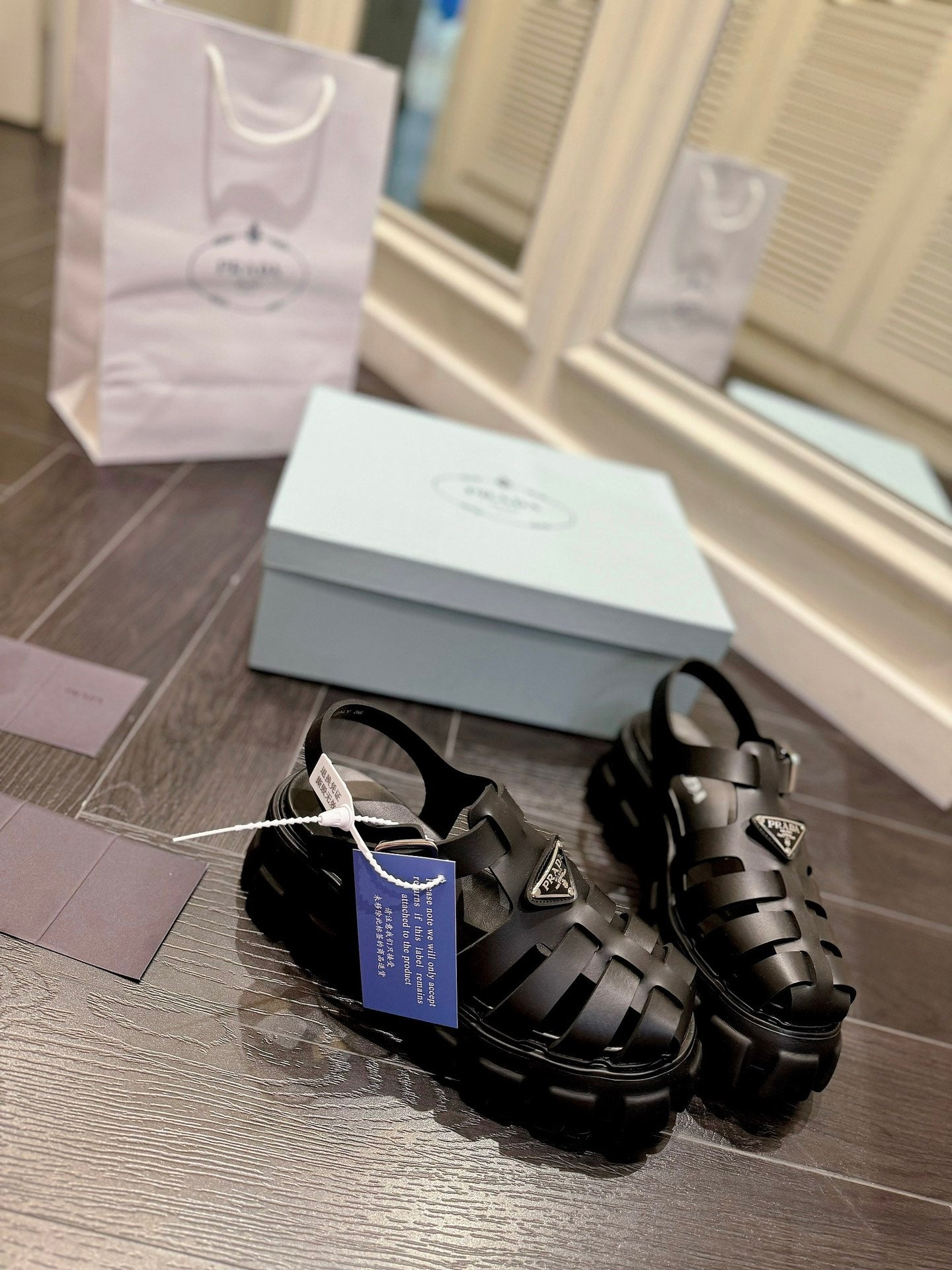 Z2R85P51  Popular high-quality shoes