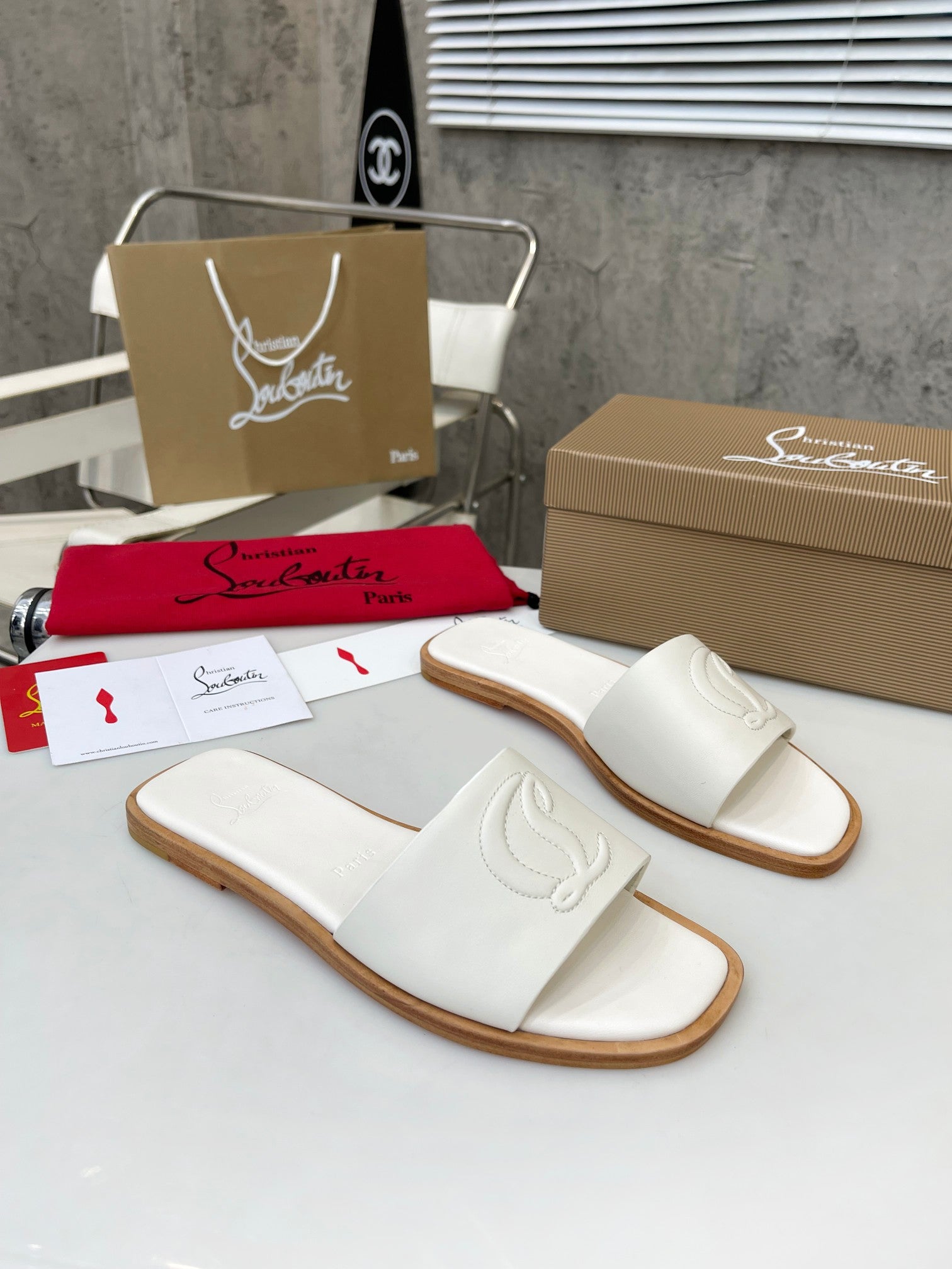 Z2XA32 Popular leather Slippers