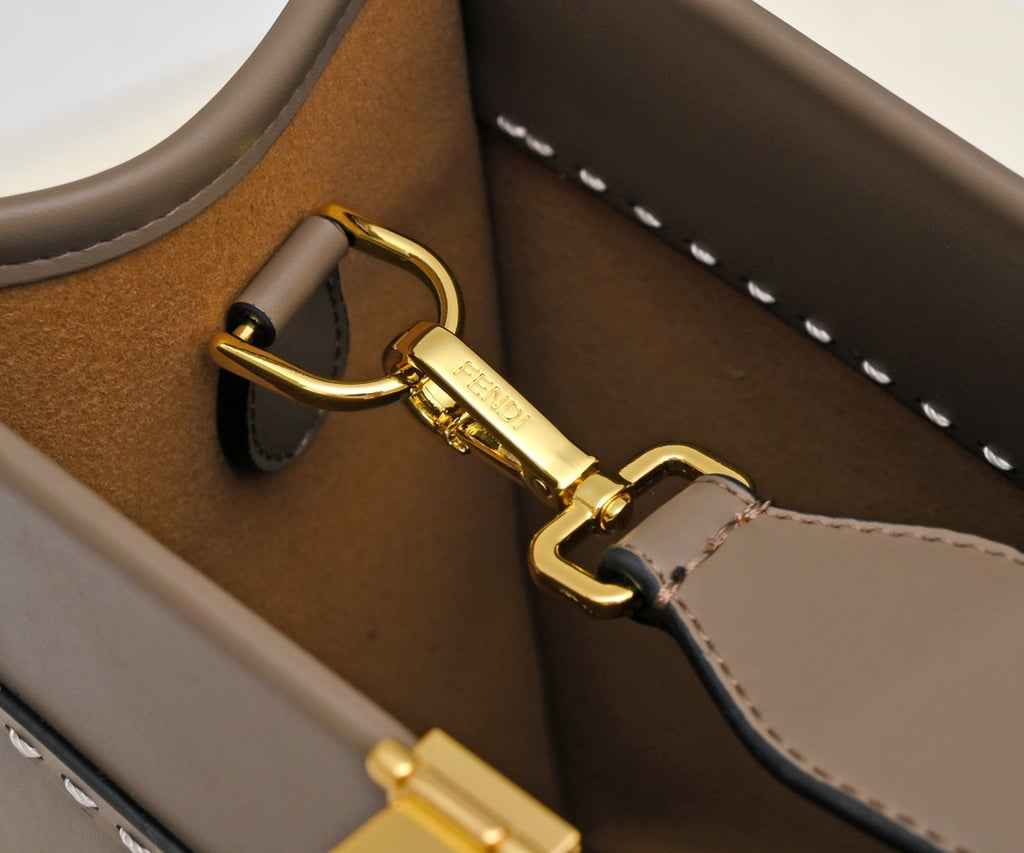B1P36F104 Popular leather bag