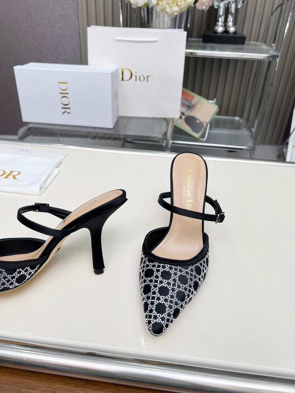 Z2Q95D117 Popular high-quality leather  High heels