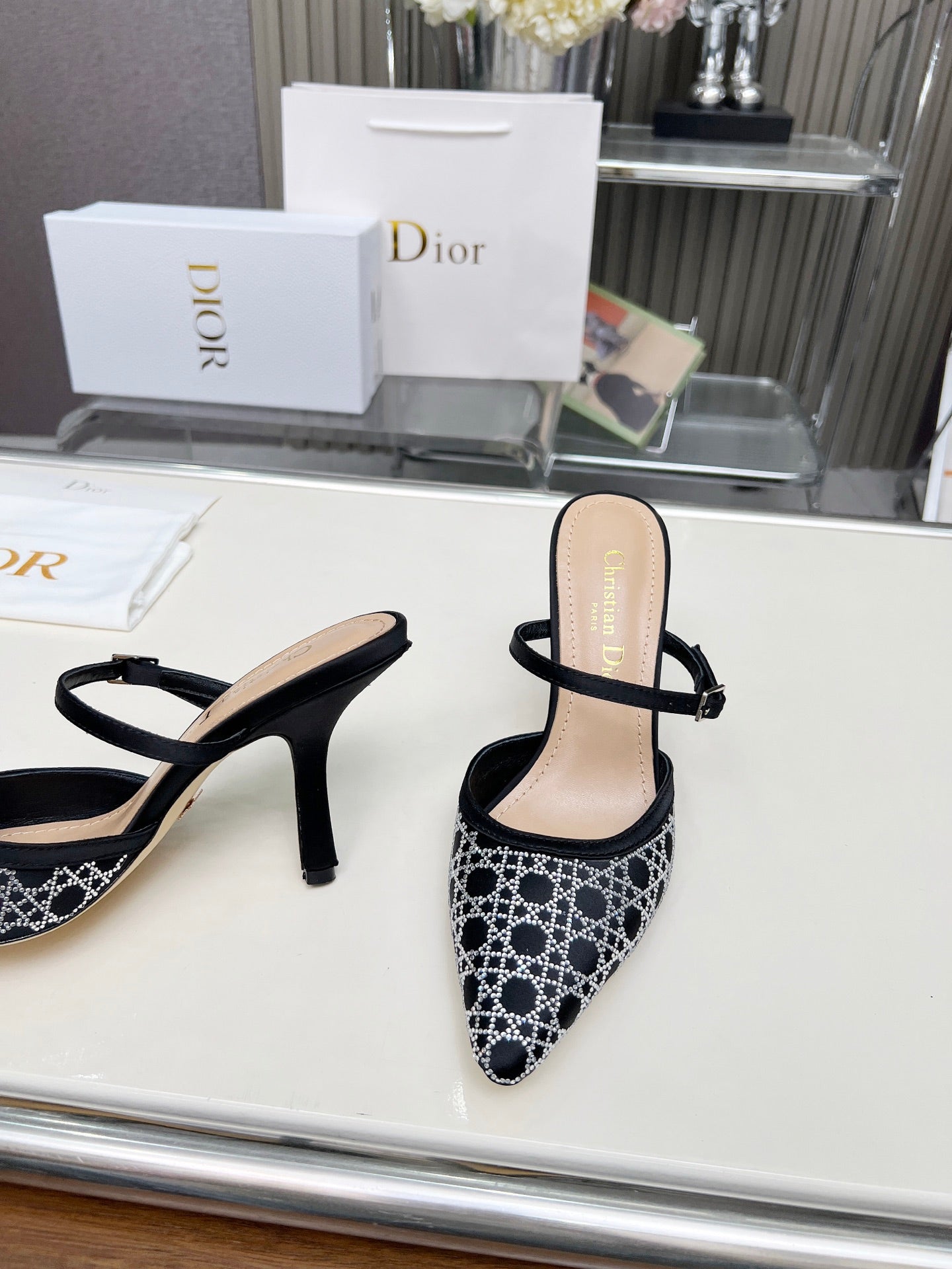 Z2Q95D117 Popular high-quality leather  High heels