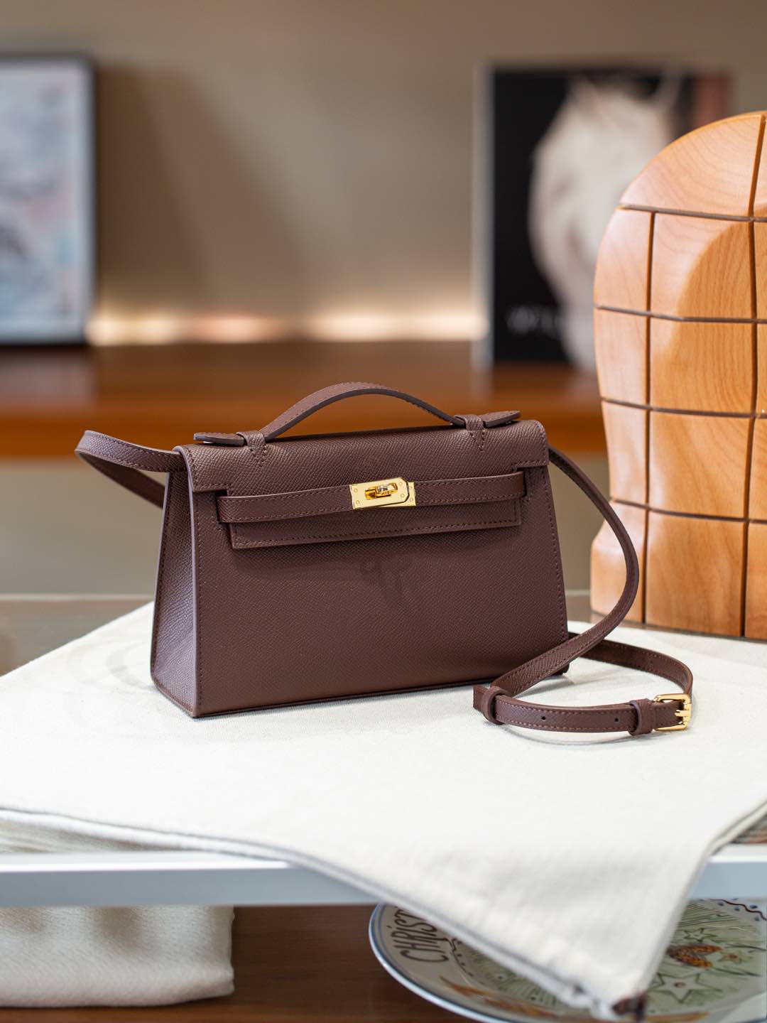 B1R66A6 Popular leather bag