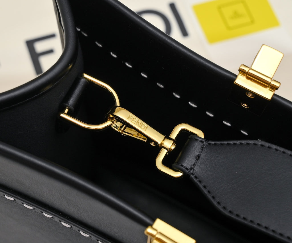 B1P36F104 Popular leather bag
