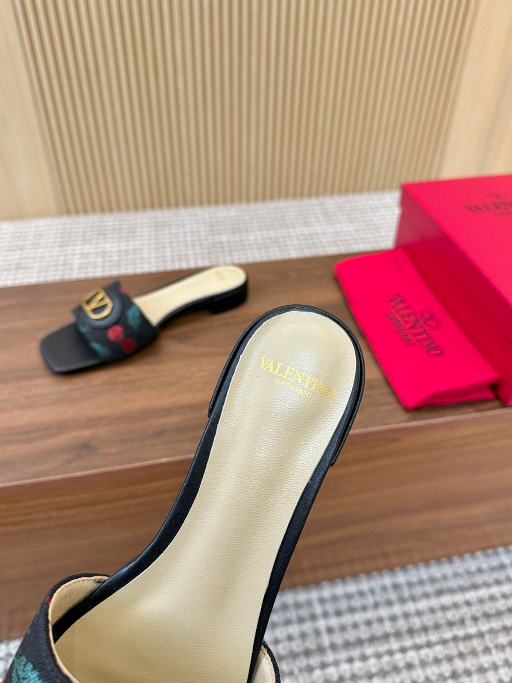 Z2Q55VL32 Popular leather shoes
