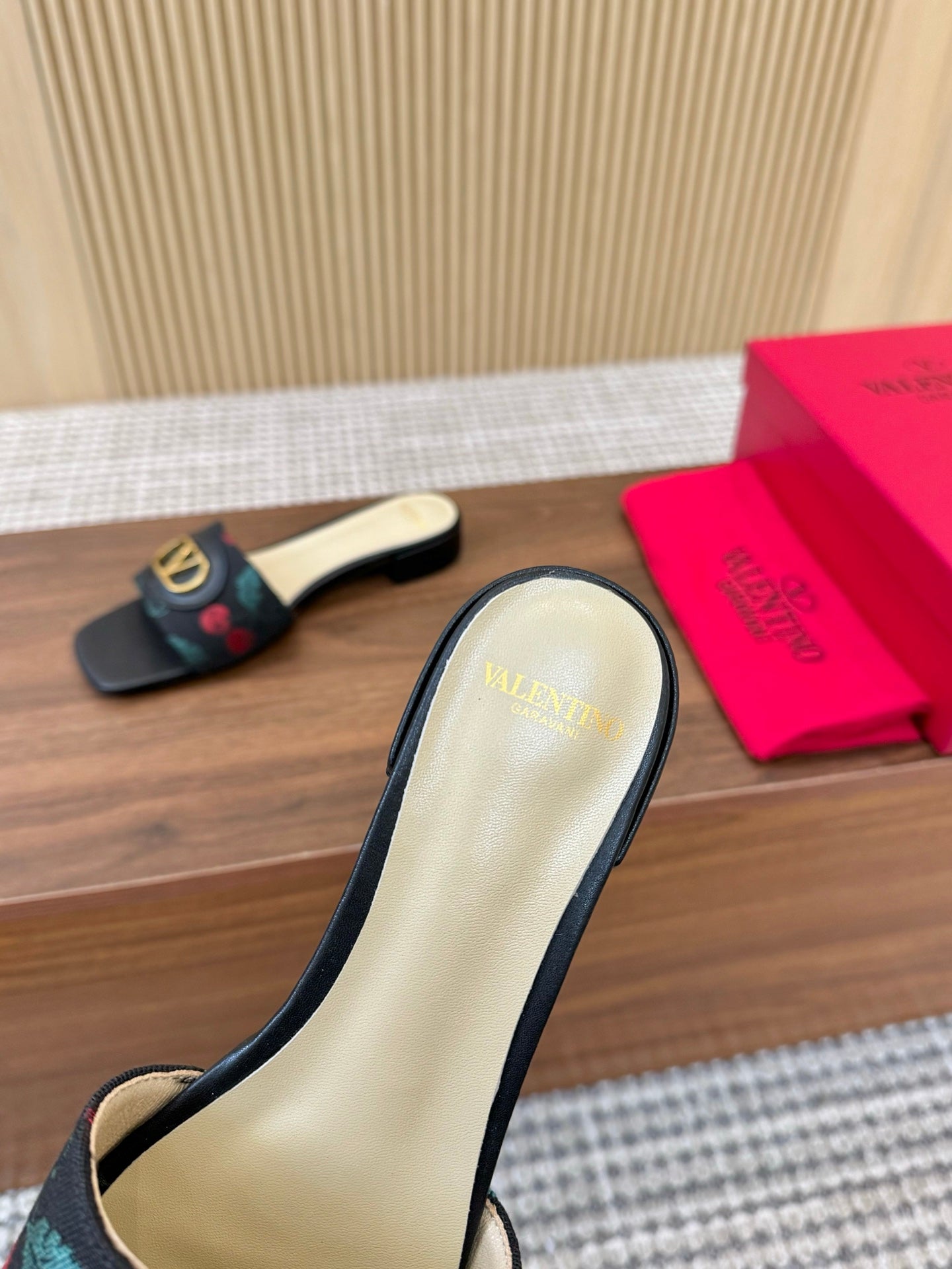 Z2Q55VL32 Popular leather shoes