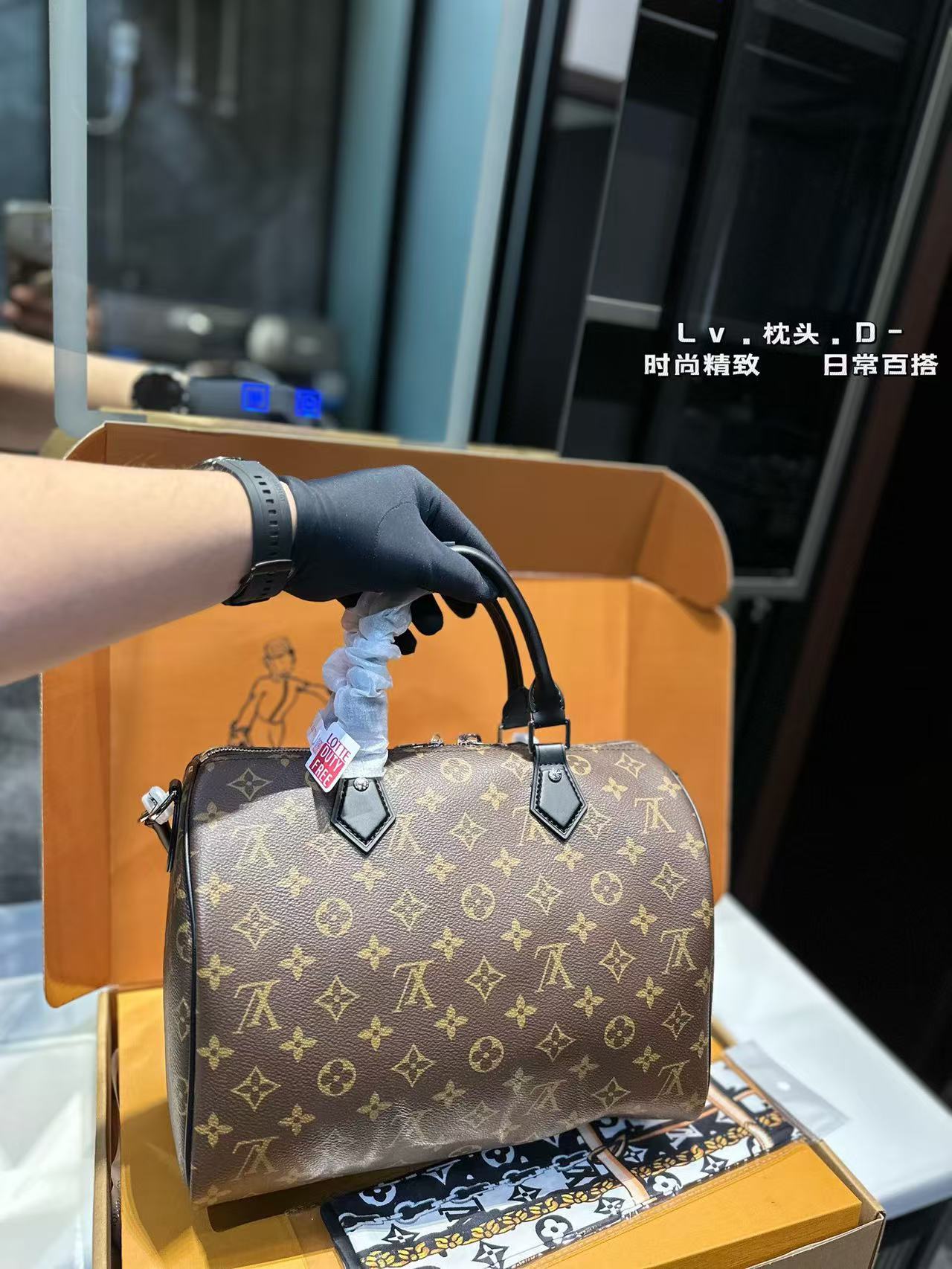 B1W15E22 Popular   leather bag