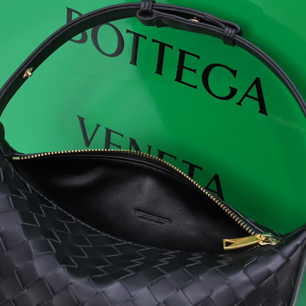 B1X76A10  Popular leather bag