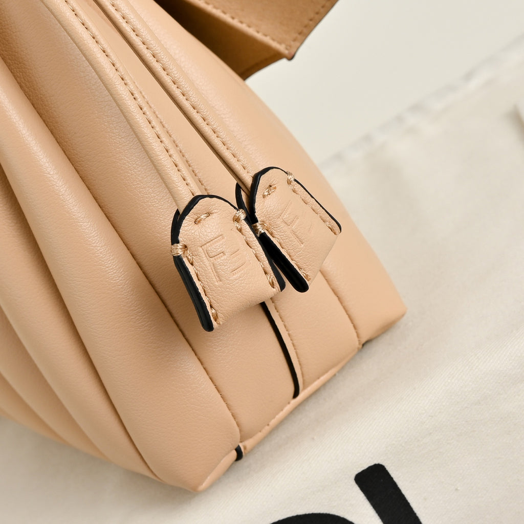 B1P36F106 Popular leather bag
