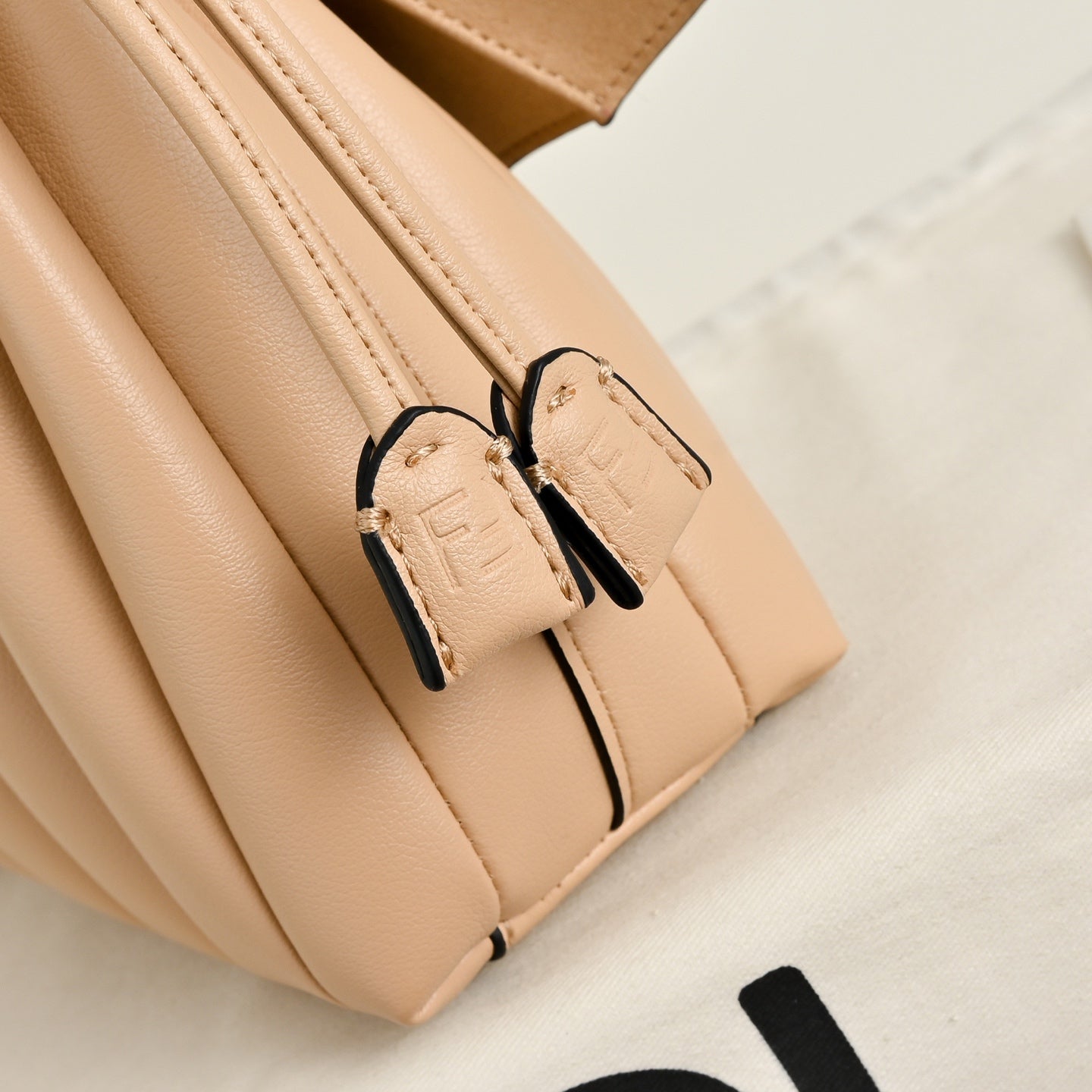 B1P36F106 Popular leather bag