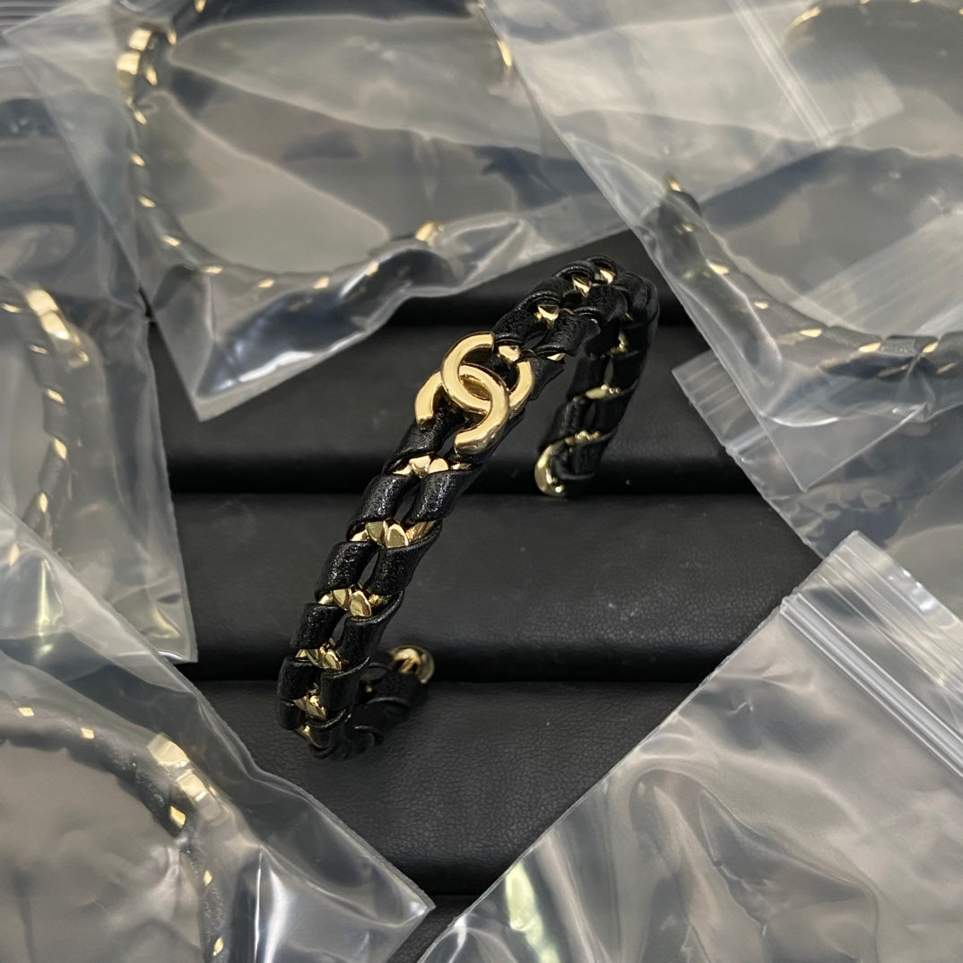 X1Q85C75K   Popular Bracelets