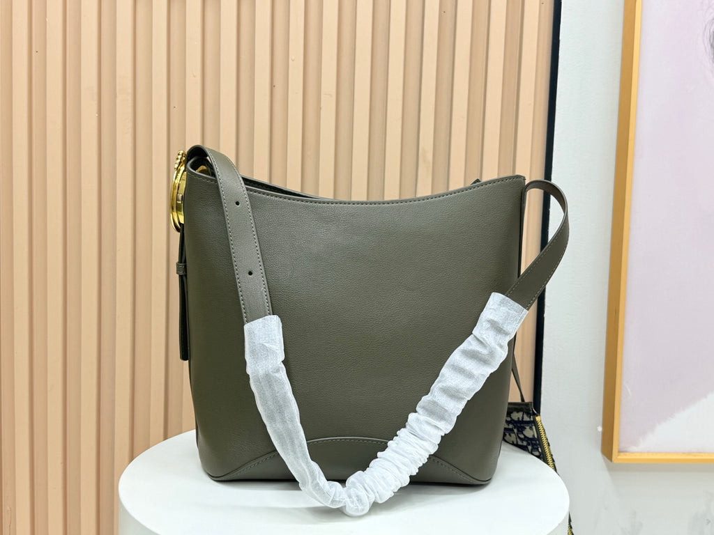 B1R76D45 Popular leather bag