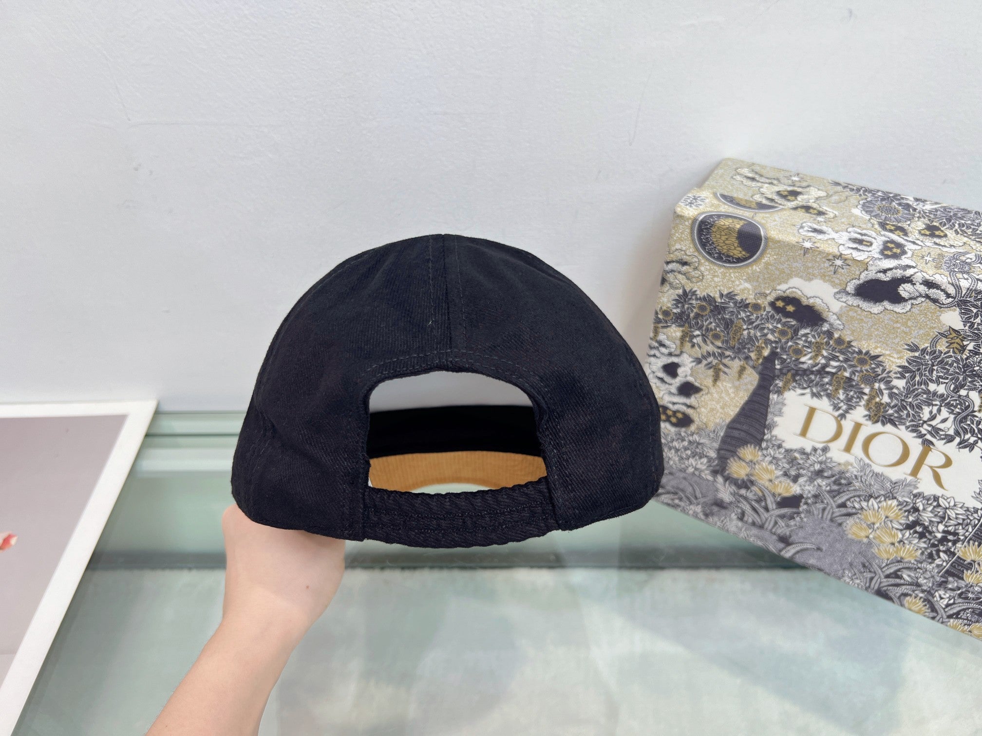 M1Q105A116 Popular hats
