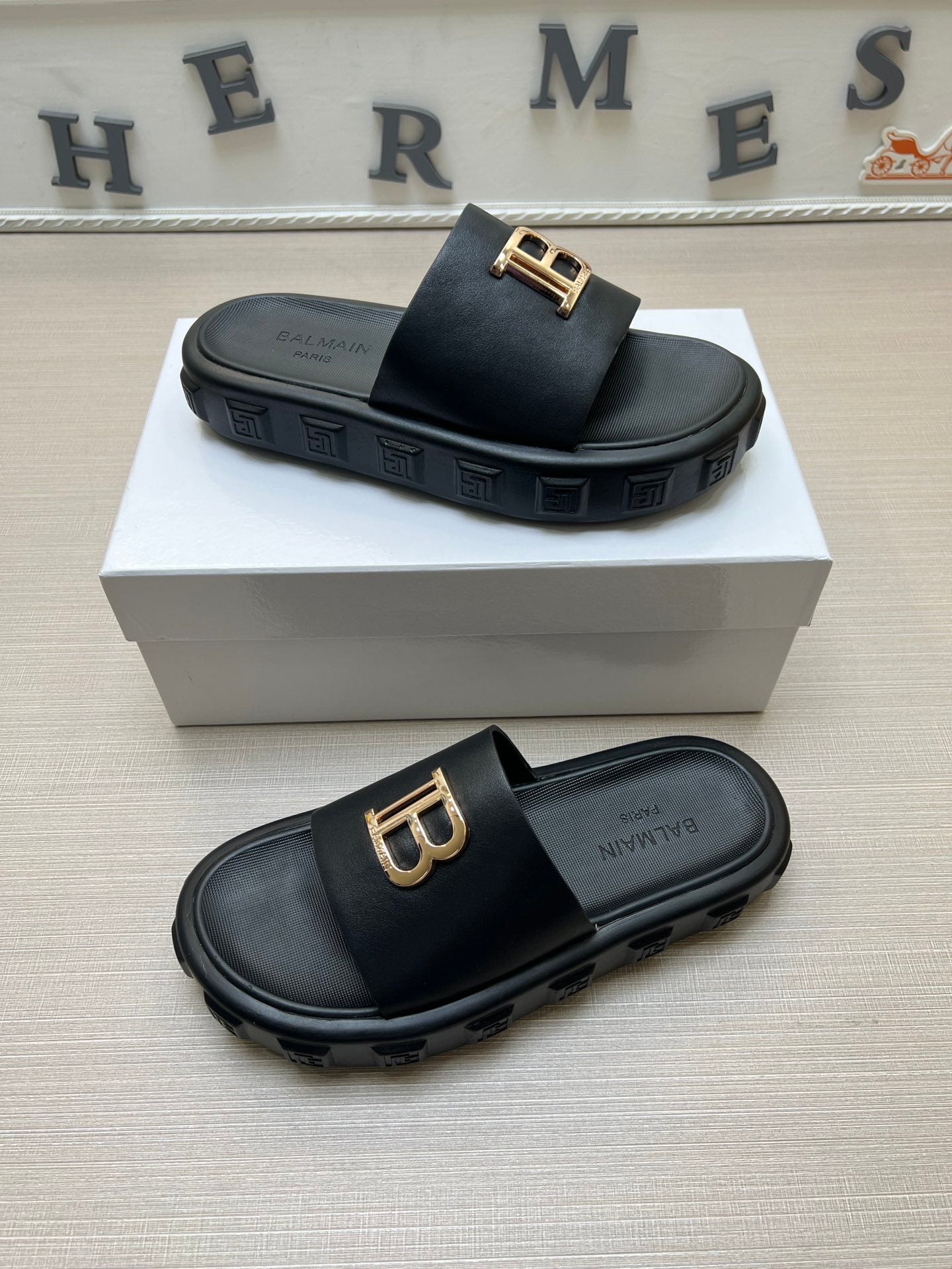 Z5ZA110  Popular slippers