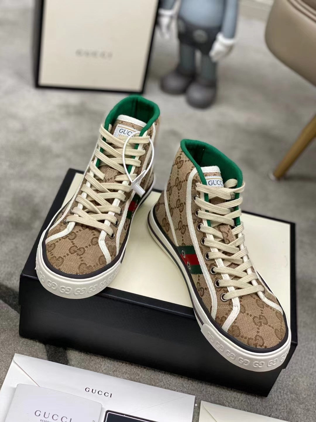Z2YB47 Popular shoes