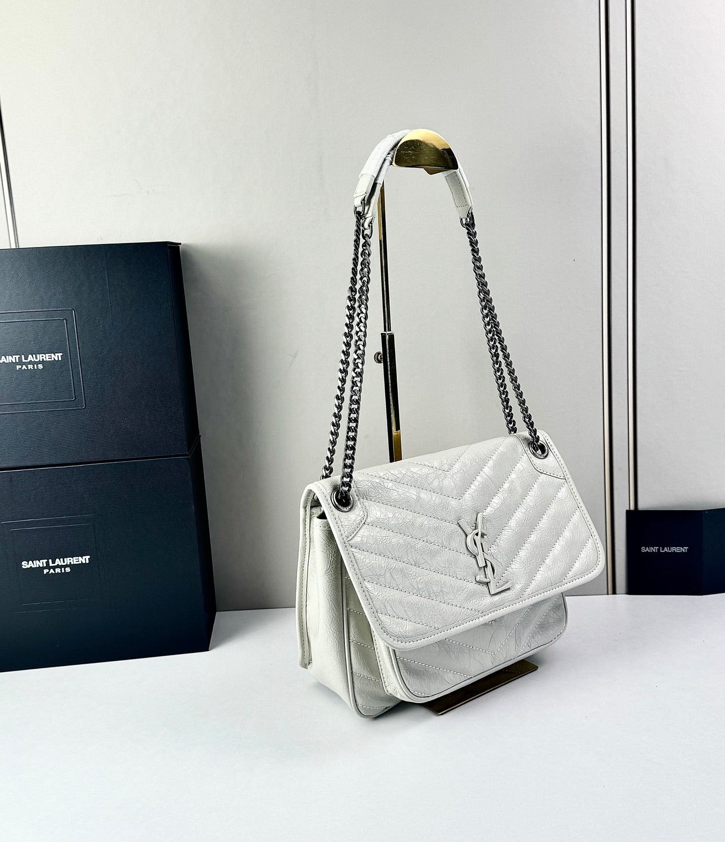B1R76SL16 Popular leather bag