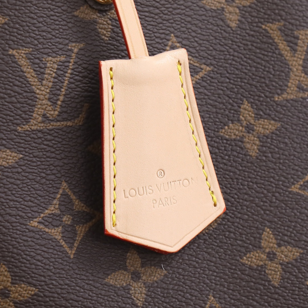 B12X44E317 Popular   leather bag 