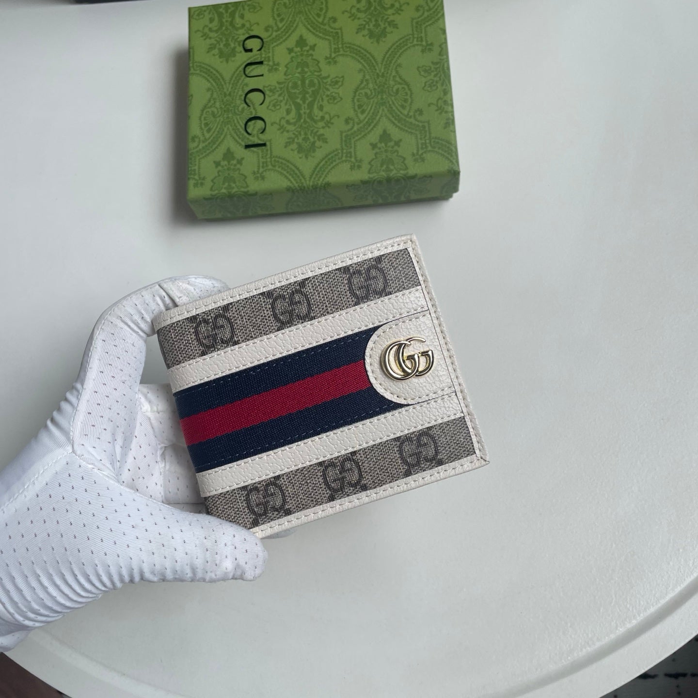 B1X46B7 Popular leather wallets ( with full packaging )