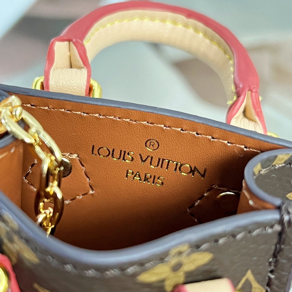 A1Z105ZE7 Popular bag 's charms accessories